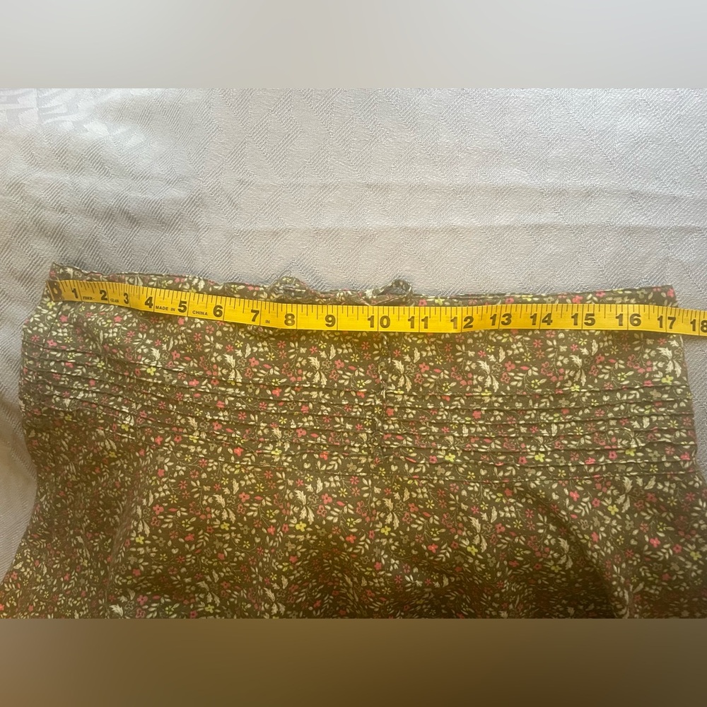 Olive ditsy floral Old Navy miniskirt, size 6 green linen/cotton blend ~2002-ish - Picture 5 of 7